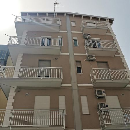 Palazzo Buscema - Appartamenti & Residence Crotone Esterno foto