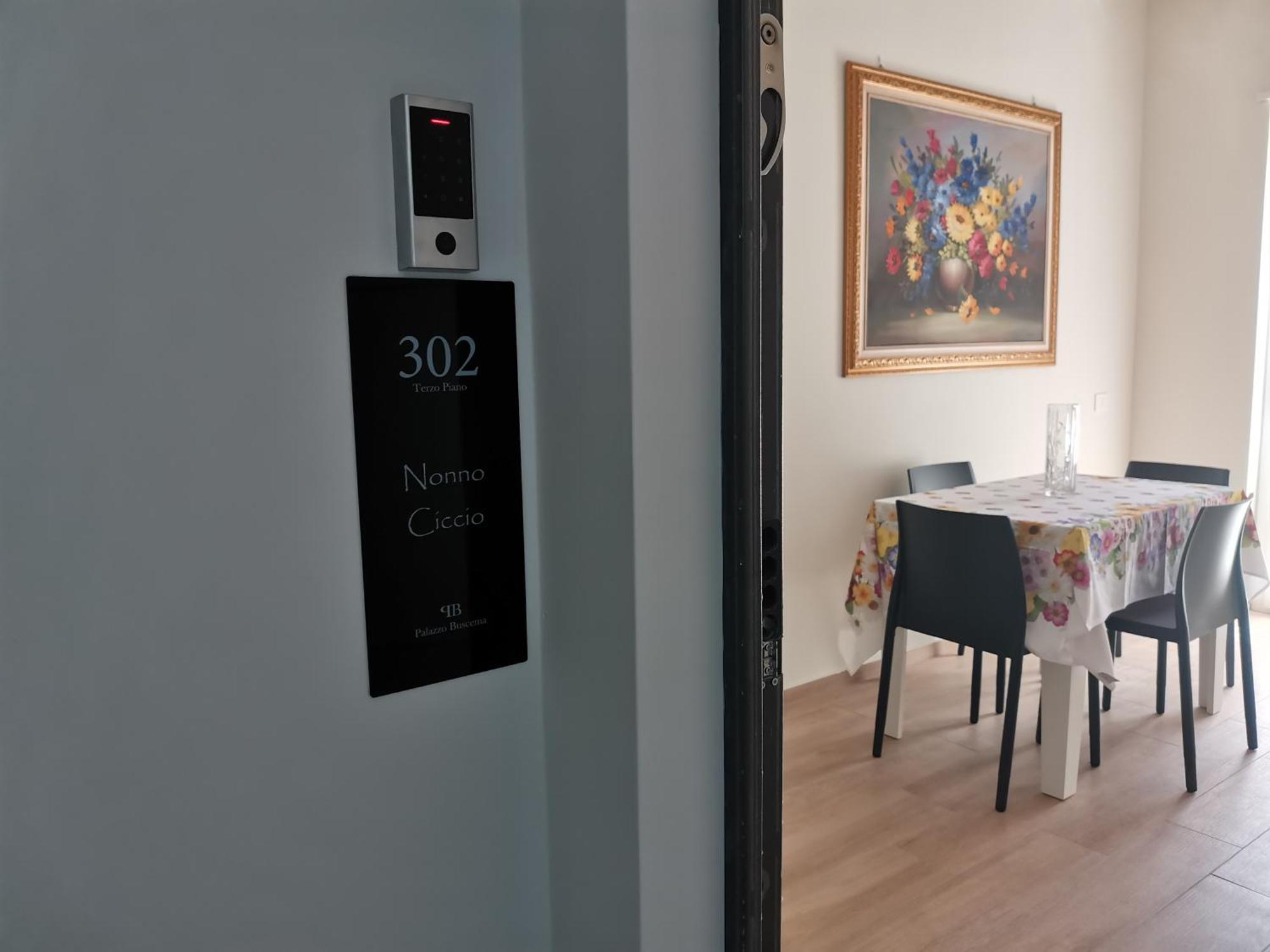 Palazzo Buscema - Appartamenti & Residence Crotone Esterno foto