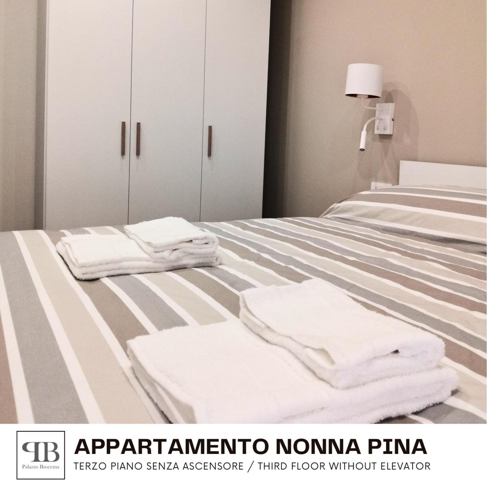 Palazzo Buscema - Appartamenti & Residence Crotone Esterno foto
